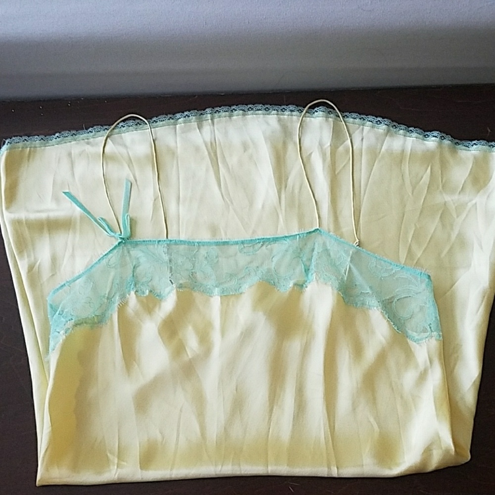 VS silky nighty size medium
